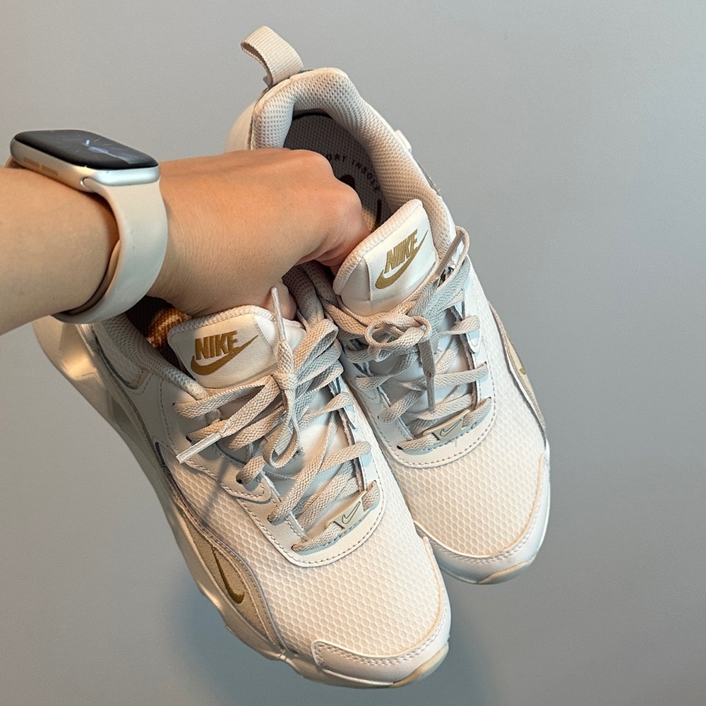 Nike - Picture 3 of 6